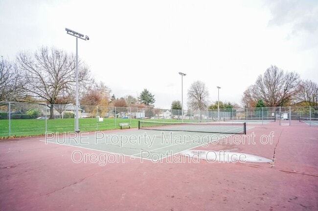 Foto del edificio - 14132 NE Sandy Blvd