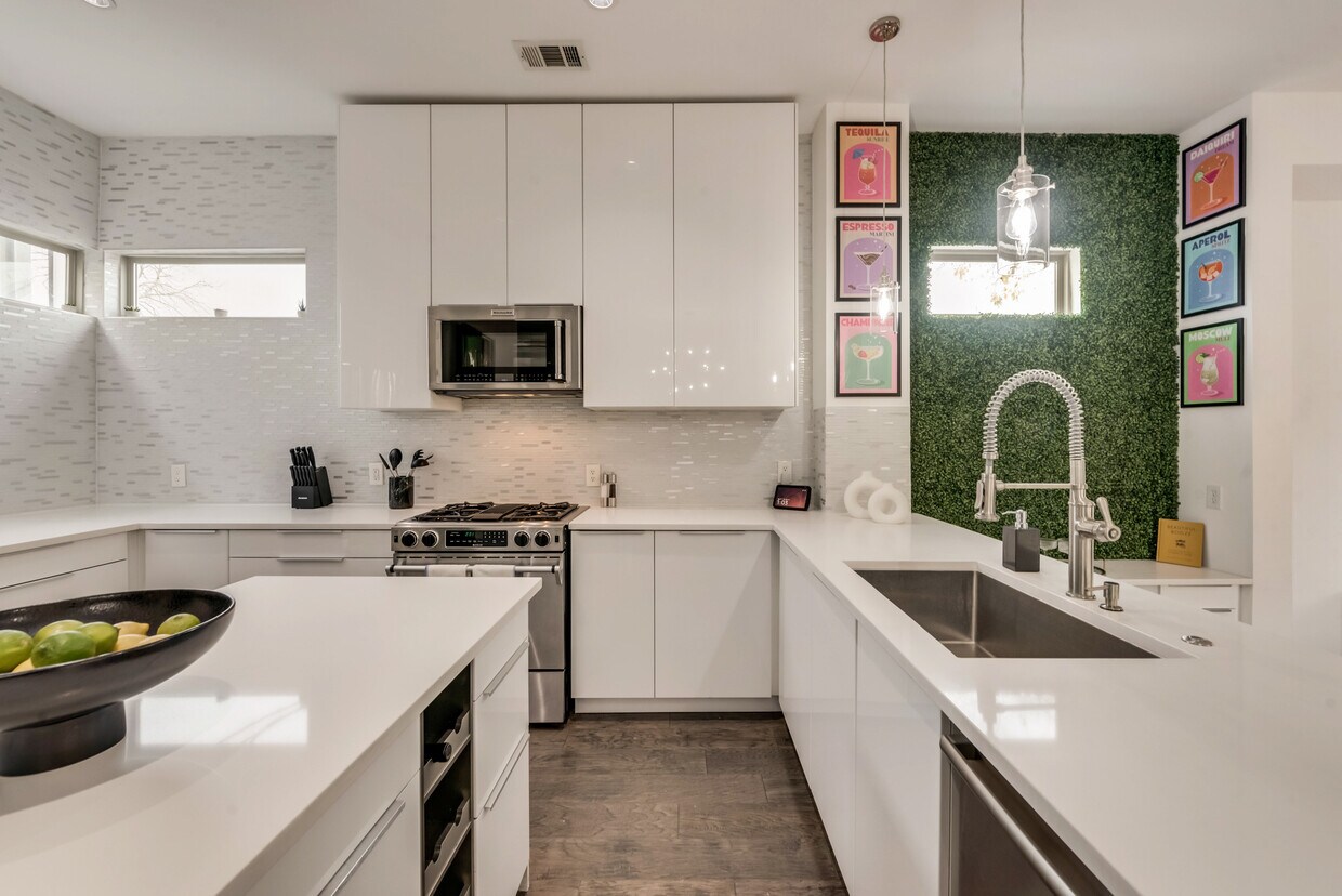 ¡Bienvenido a la casa de tus sueños en Dallas! - 4434 Holland Ave
