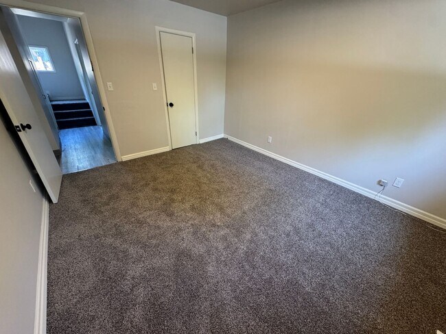 Foto del edificio - (935) Western Blvd - 3 Bedroom / 2 Bathroom Duplex Home - Updated