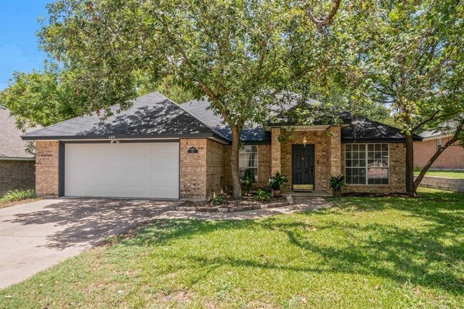 Building Photo - 409 Gina Dr