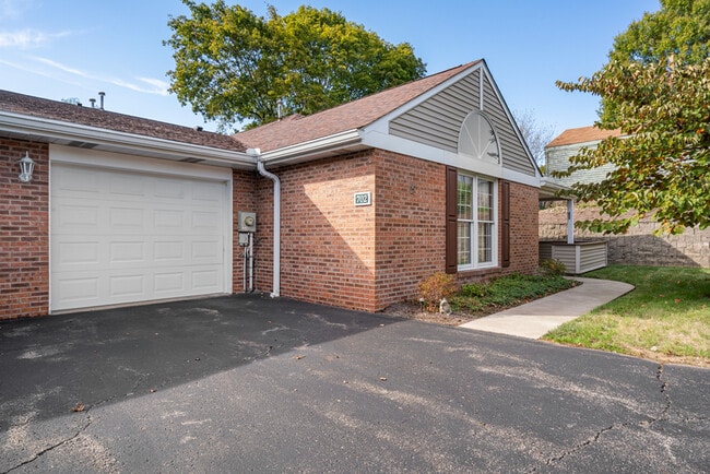 Building Photo - 702 Dehaven Ct