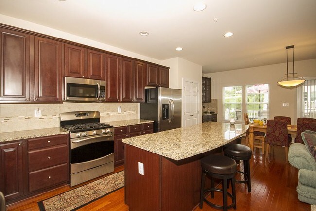 Foto del edificio - 7203 Dorchester Woods Ln