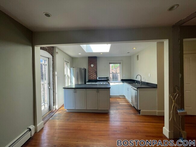 Building Photo - 151 Highland St