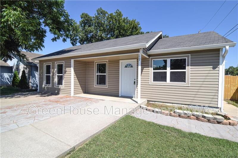 Photo - 117 E Veterans Pkwy