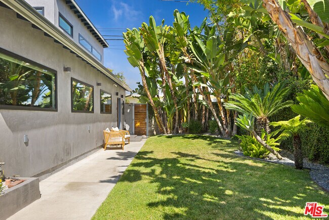 Building Photo - 1089 Palms Blvd