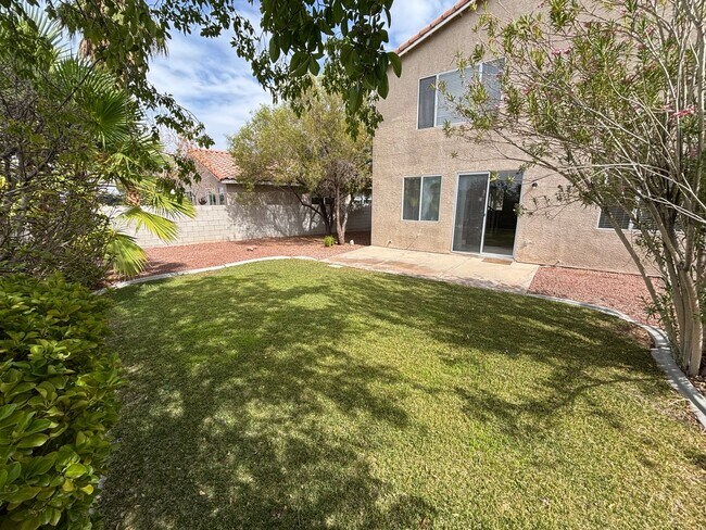 Building Photo - Gorgeous 3 Bed/ 2.5 Bath Home In Green Valley