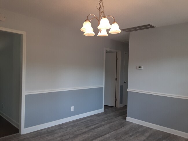 Building Photo - 2916 Camberley Dr