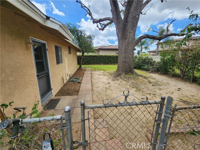 Foto del edificio - 10522 Olive St