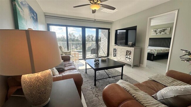 Foto del edificio - 1401 N Riverside Dr