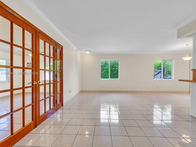Building Photo - 1430 SW 102nd Ct