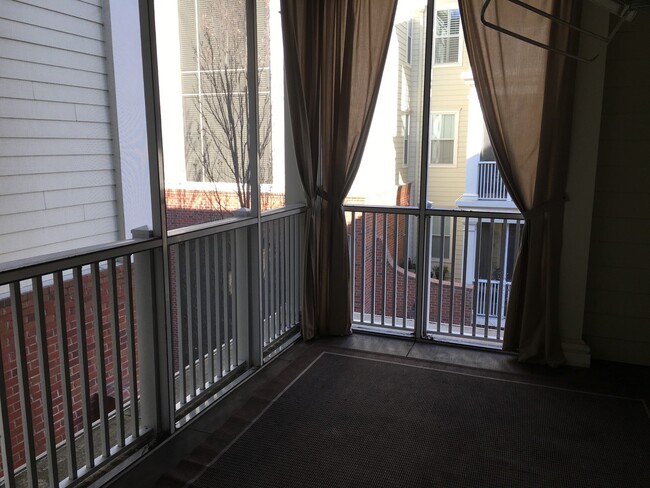 Foto del edificio - Luxury East Memphis Condo in Gated Communi...
