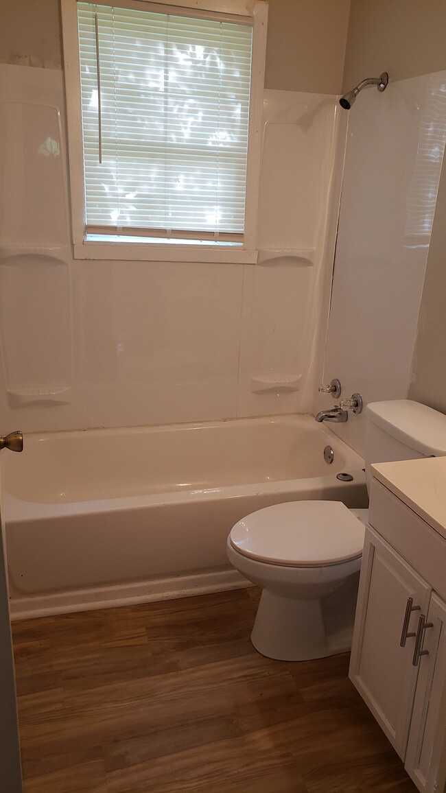 Bathroom - 4204 Elam St