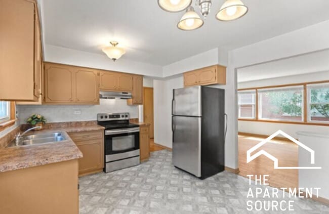 Building Photo - 9575 Maple Dr