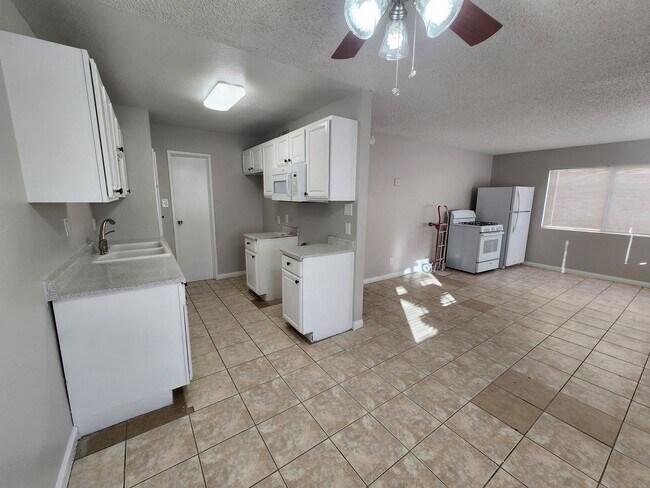 Foto del edificio - 1705 Breckenwood Ct