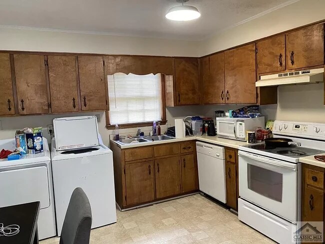 kitchen - 120 Barrington Pl
