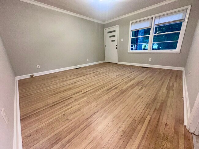 Foto del edificio - 2433 Eargle Rd