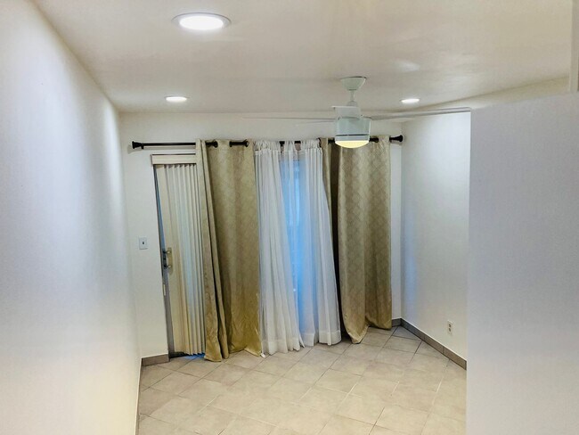 Foto del edificio - 371 SW 8th St