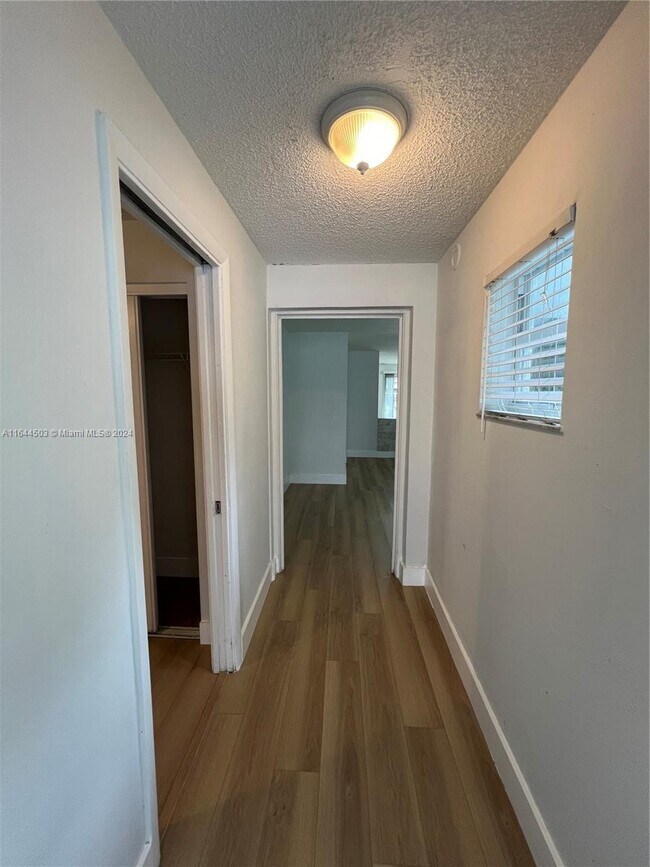 Foto del edificio - 6432 Dewey St