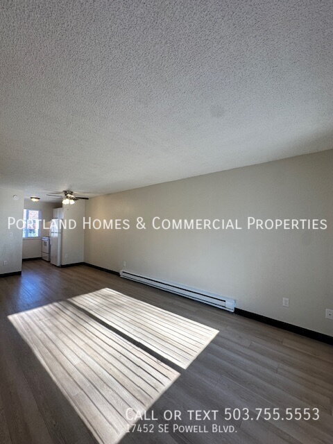 Foto del edificio - 17452 SE Powell Blvd