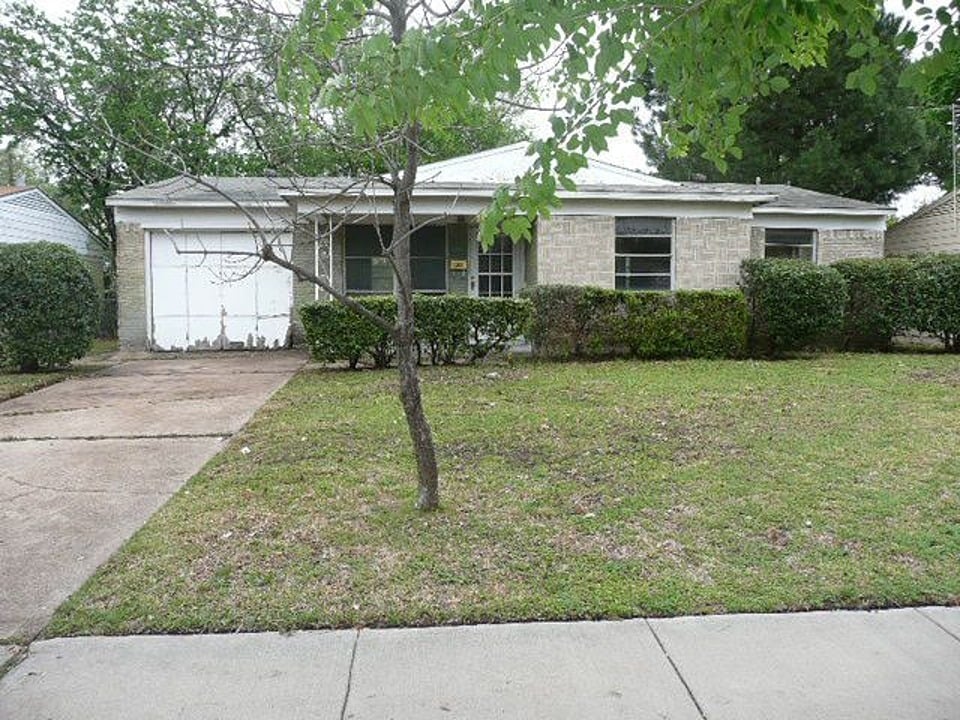 Primary Photo - Nice Home