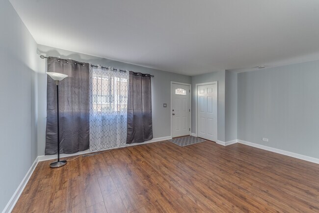 Building Photo - 1420 Shermer Rd