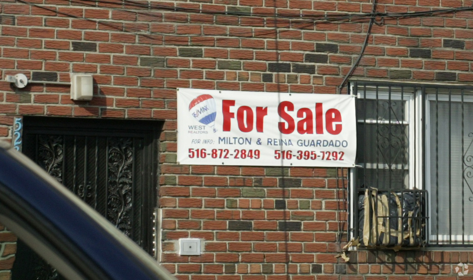 Building Photo - 52-33 Metropolitan Ave
