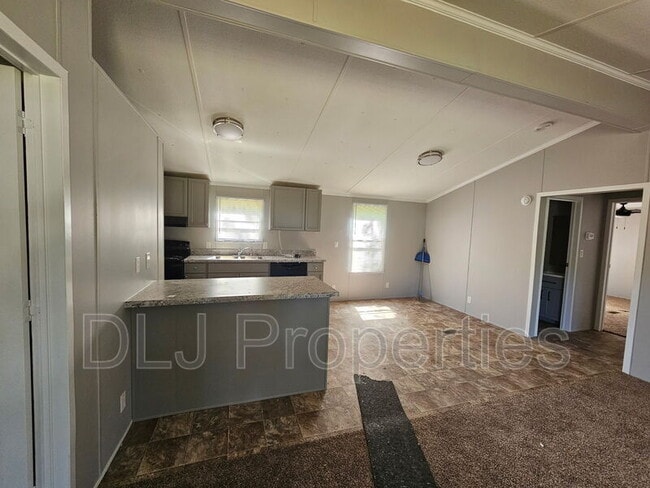 Building Photo - 1028 Catoosa Ln
