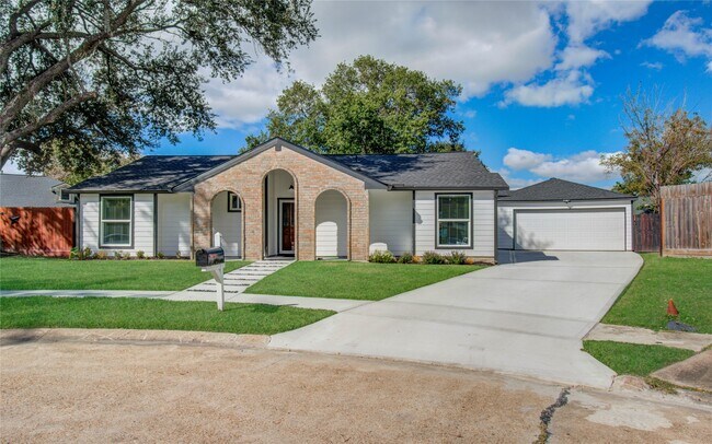 Foto del edificio - 7026 Hidden Arbor Ln