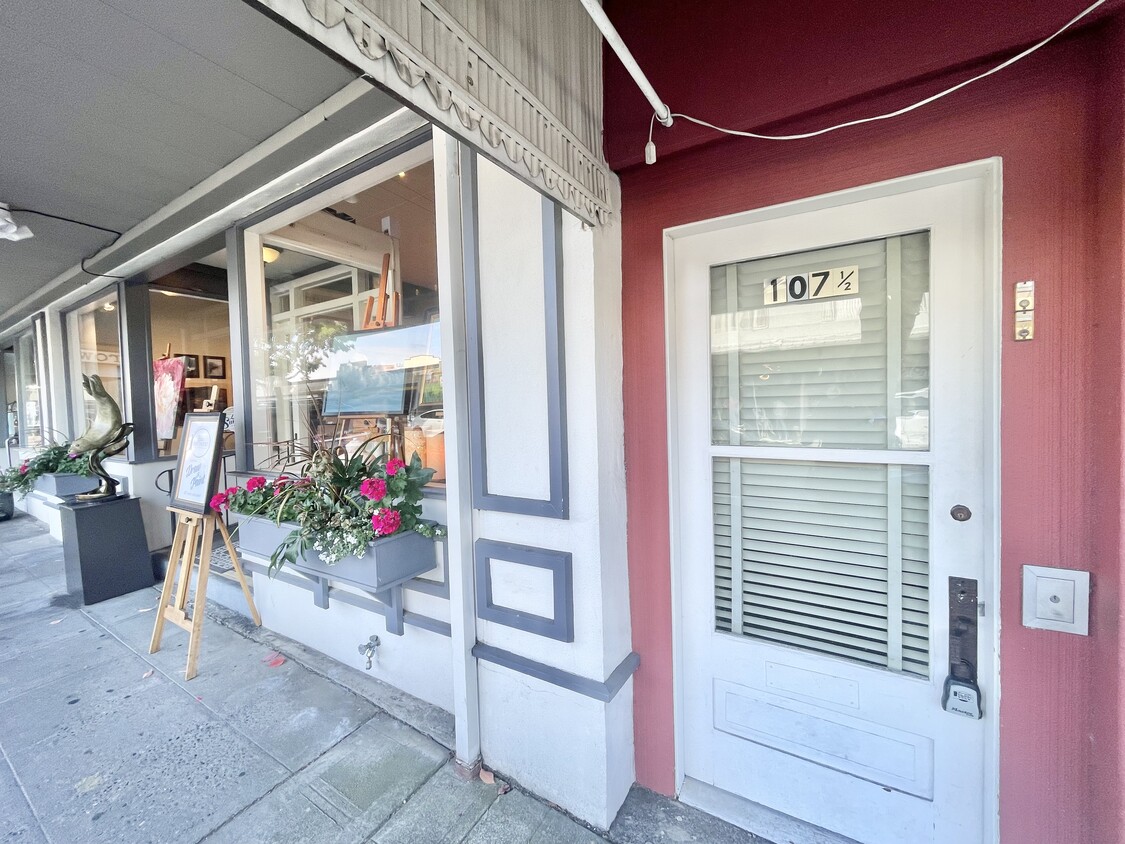 Primary Photo - 111 5th Ave S