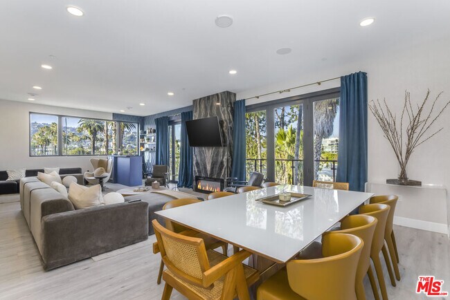 Foto del edificio - 137 N Doheny Dr