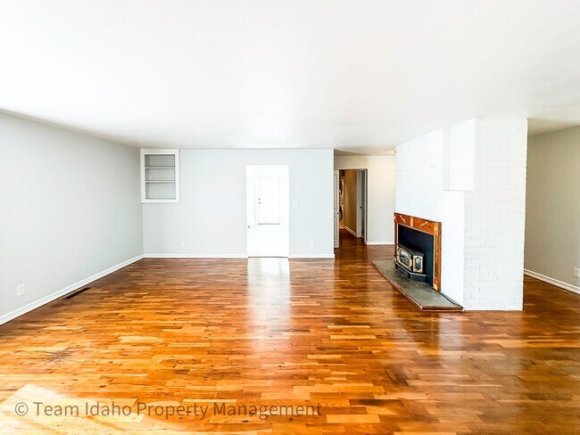 Foto del edificio - 1123 E 6th St