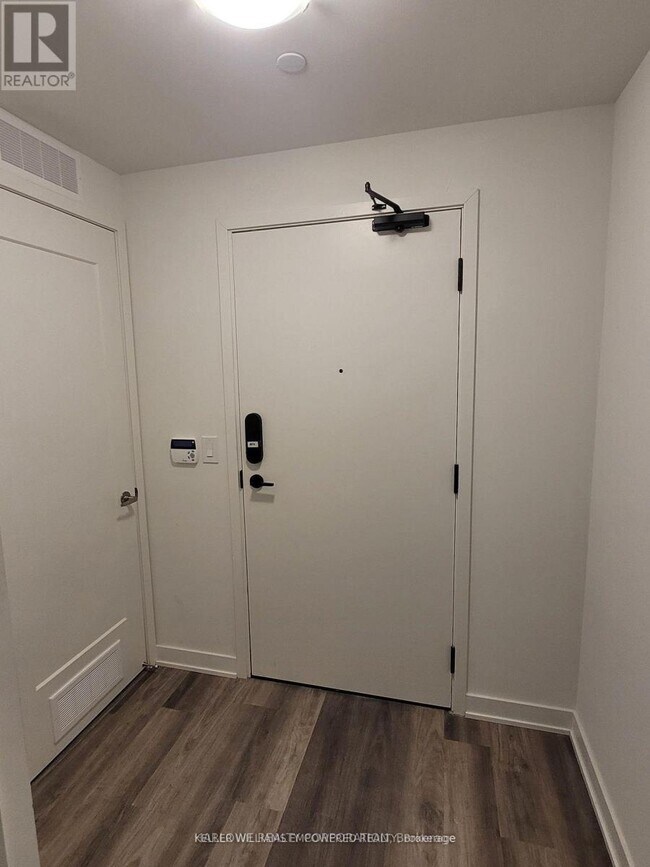 Photo du bâtiment - 121 Lower Sherbourne St