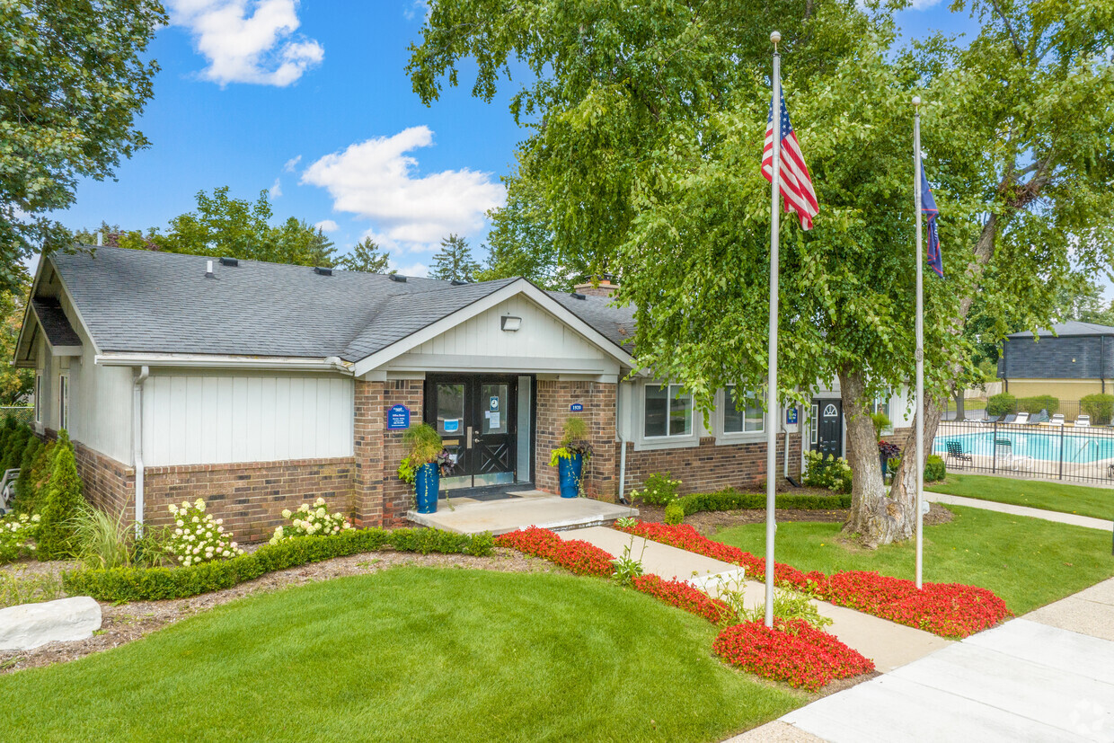 Primary Photo - Foxcroft Townhomes