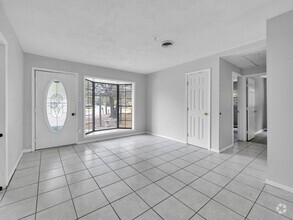 Building Photo - 113 Robinwood Dr SW