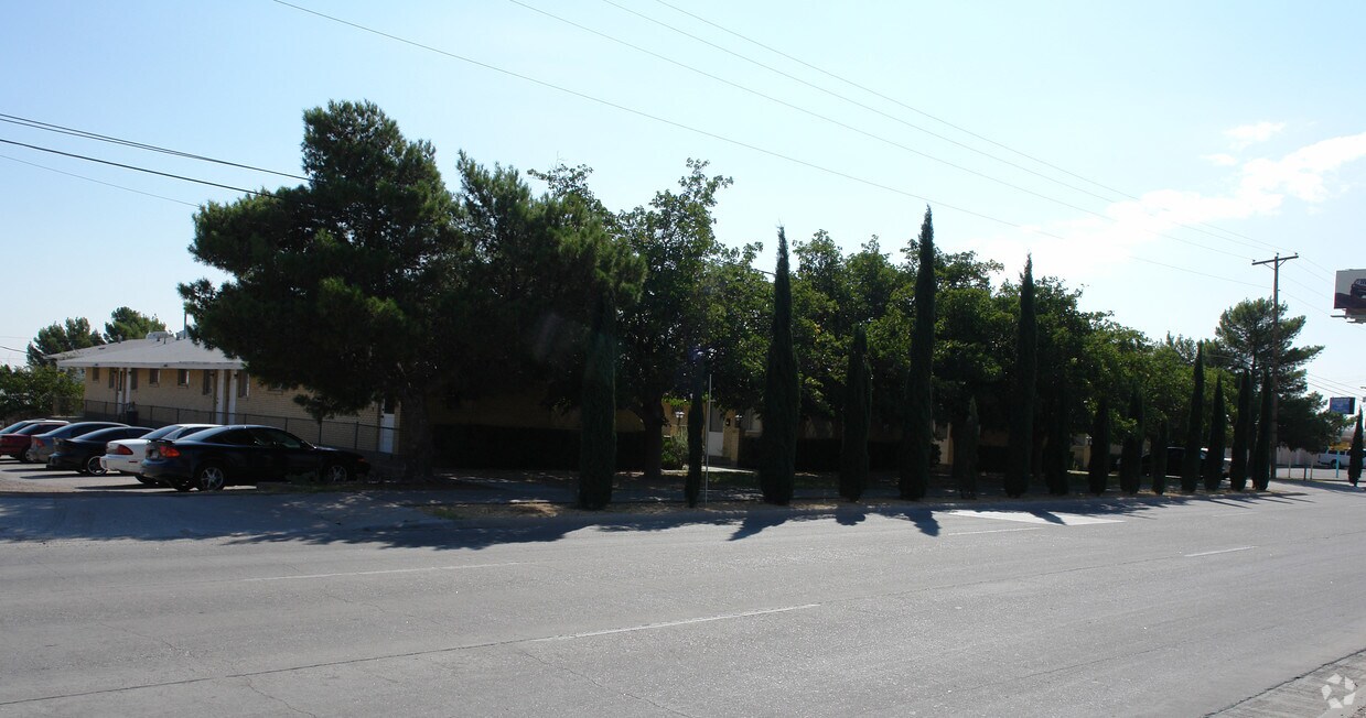 Primary Photo - 8400 N Gateway Blvd