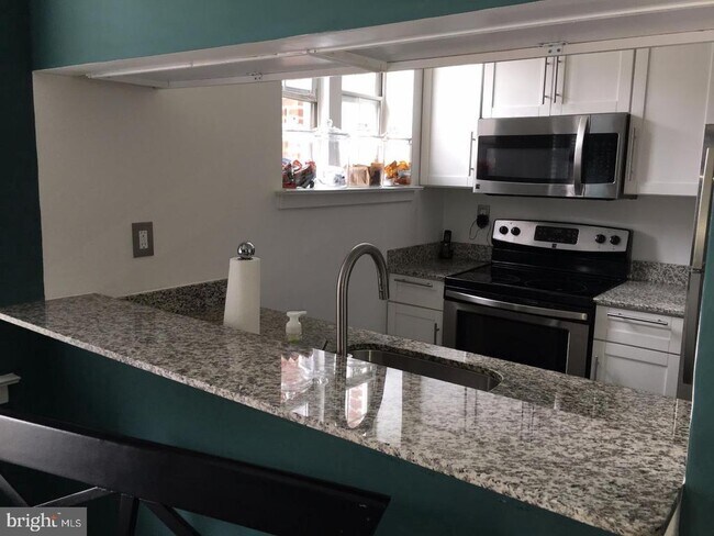 Foto del edificio - 104 Woodside Rd