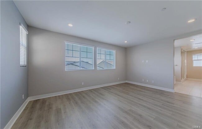 Foto del edificio - 27626 Upton Terrace