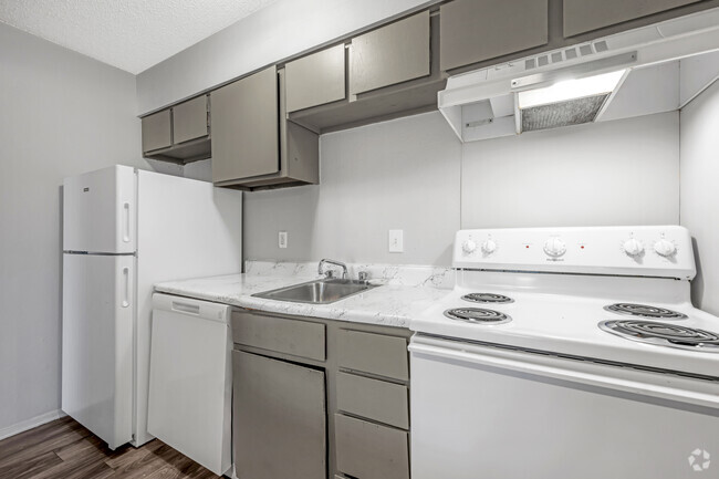 2 BR, 1 BA - 671SF - Kitchen - Oak Park