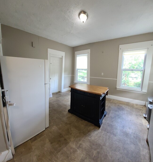 Building Photo - 985 Whalley Ave