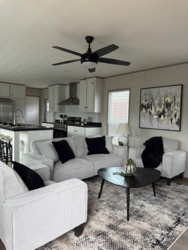 Foto del edificio - 15953 S Flores Rd