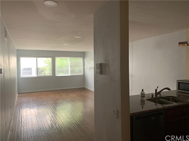Primary Photo - 532 N Rossmore Ave