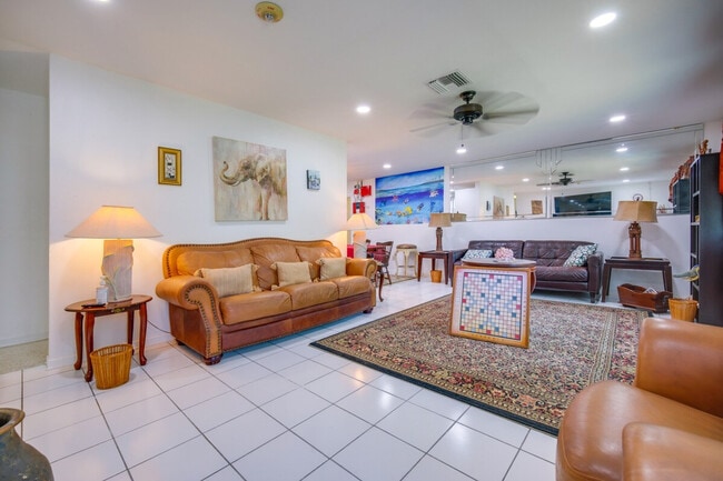 Foto del edificio - 280 NW 207th St