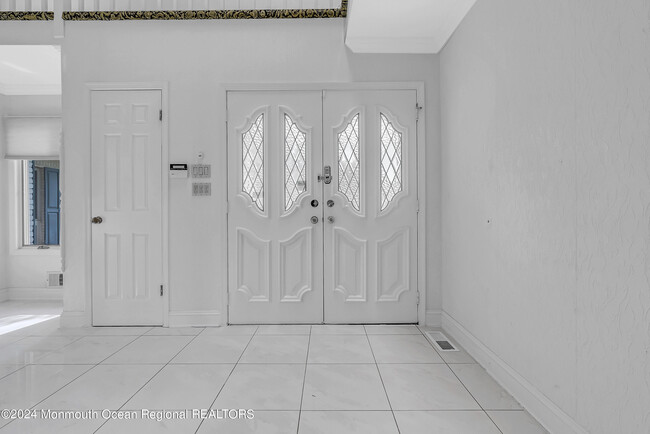 Building Photo - 7 Decamp Ct