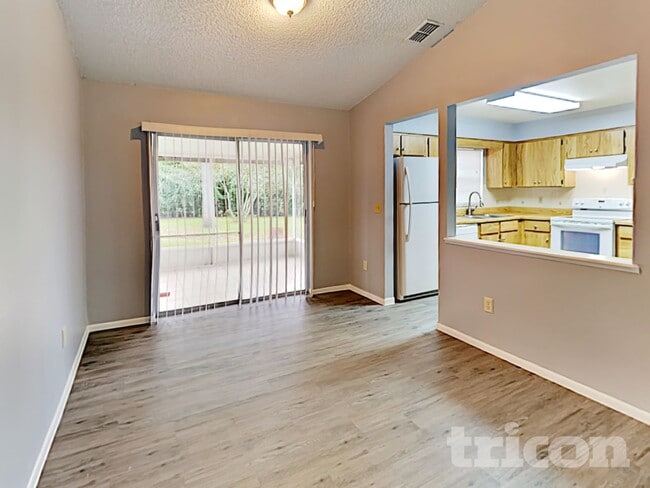 Foto del edificio - 1778 Hazelton Ave