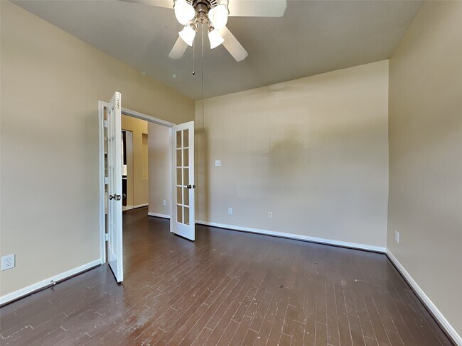 Building Photo - 15606 Mossy Park