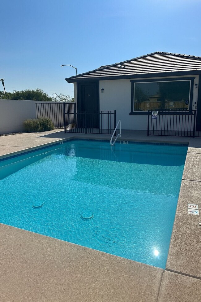 Foto del edificio - 6606 W Paradise Ln