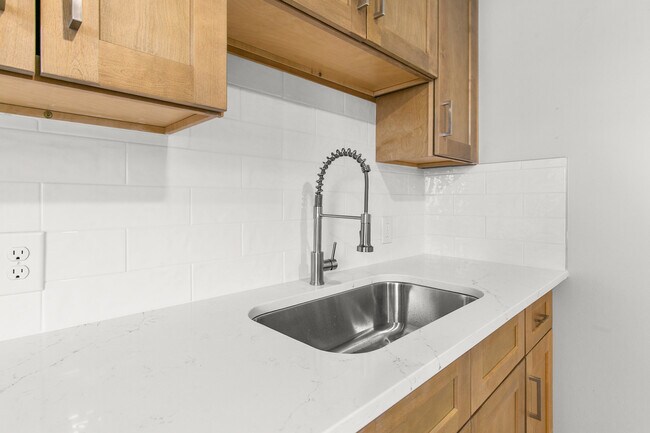 Encimeras de cuarzo - 425 W Lincoln St