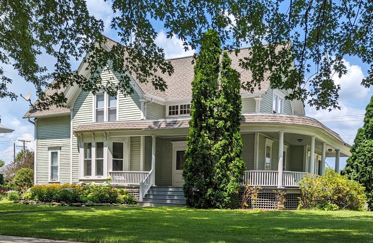 Primary Photo - 202 W Cherokee Ave
