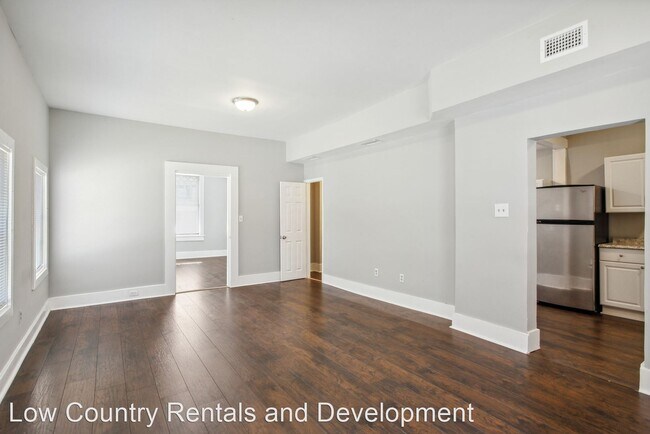 Building Photo - 3 br, 2.5 bath House - 1002 West 44th Street