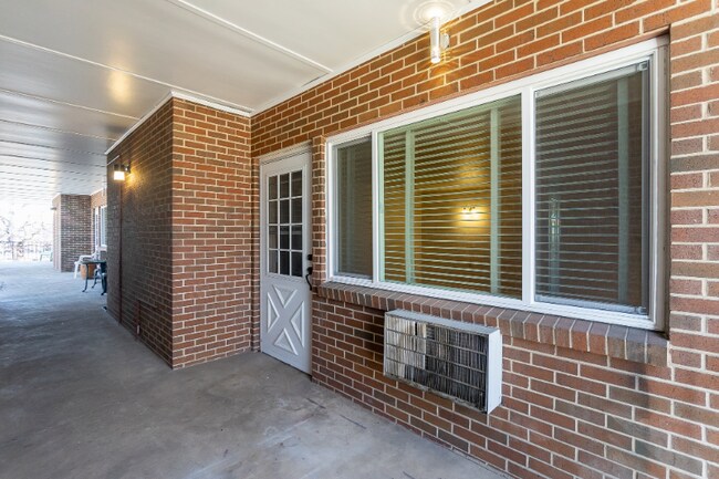 Foto del edificio - 301 Peterson St